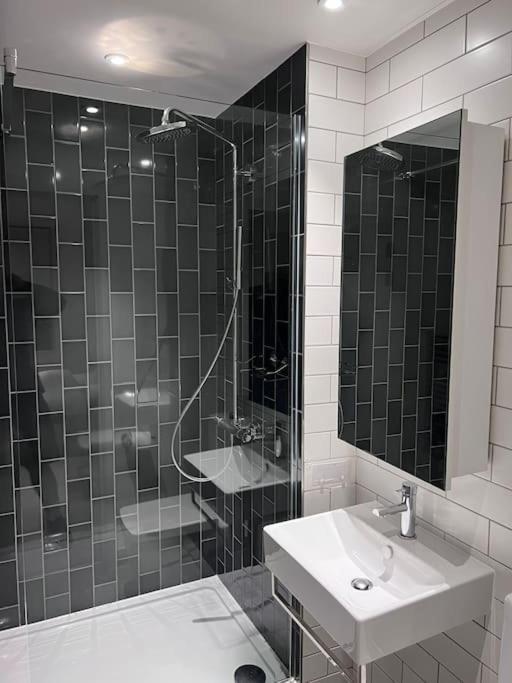 Stylish Apartment Docklands Londen Buitenkant foto