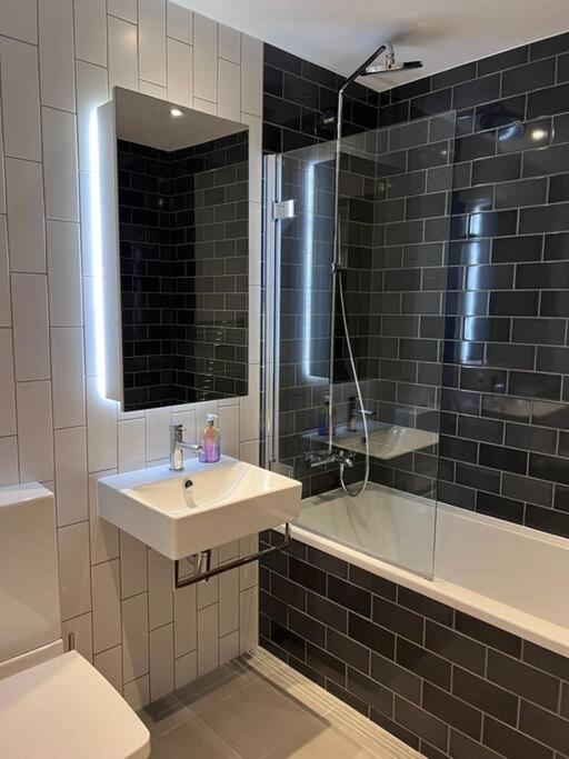 Stylish Apartment Docklands Londen Buitenkant foto
